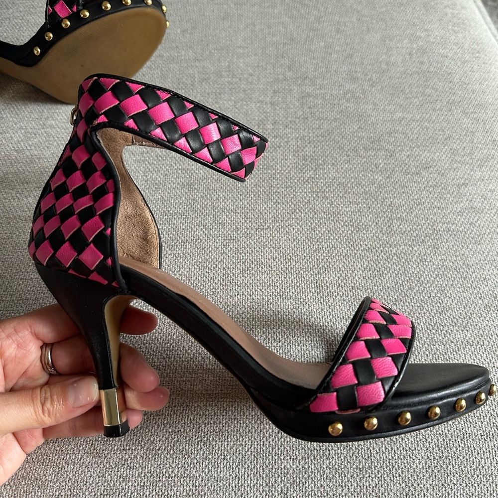 New BEAUTIFUL Givenchy Stylish Pink and Black Women's Heels - Picture 7 of 15